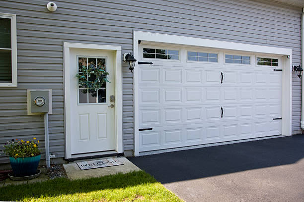 24/7 Emergency Garage Door Panel Replacement experts in Jupiter Farms, FL